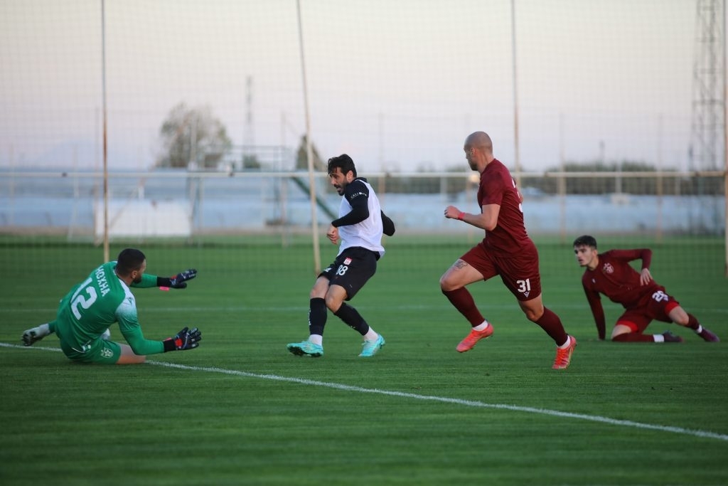 Demir Grup Sivasspor 2-0 Partizani karşılaşması