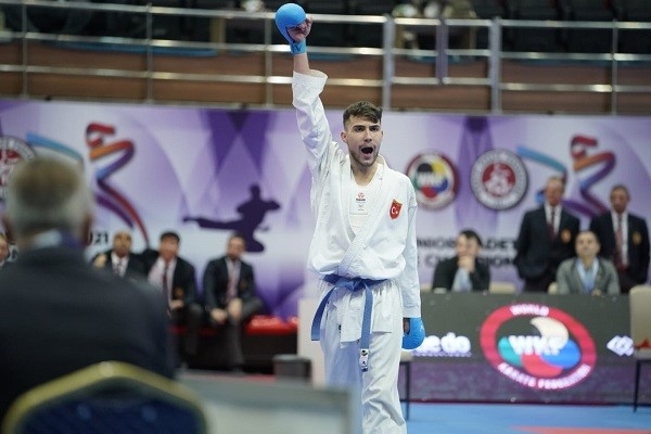 Hendekli sporcu, Ümit Genç ve U21 Avrupa Karate Şampiyonası'nda finale kaldı