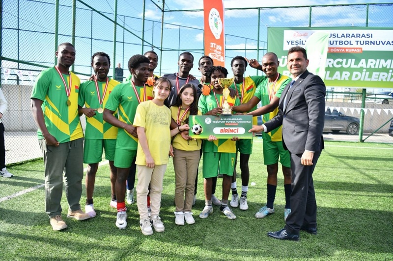 Mini Dünya Kupası’nda Kardeşlik Kazandı: Yeşilyurt’ta Uluslararası Futbol Coşkusu
