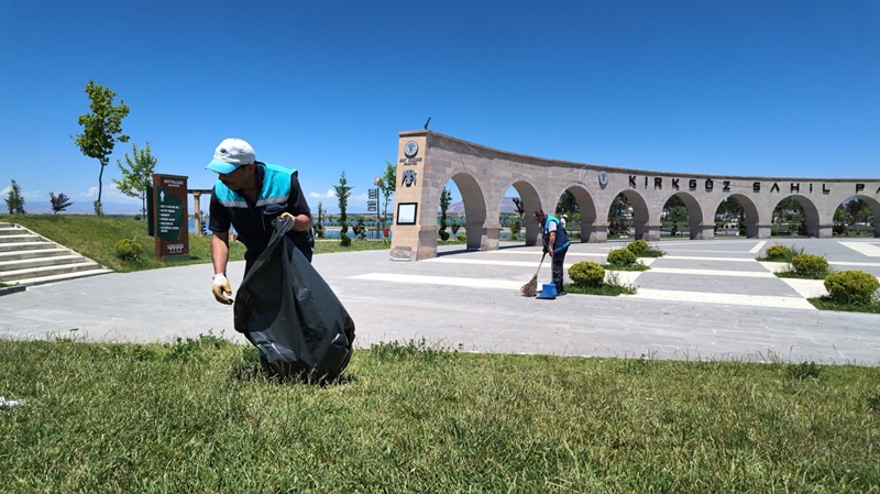 Battalgazi Belediyesinden Kırkgöz Sahil Parkı'nda Temizlik Çalışması