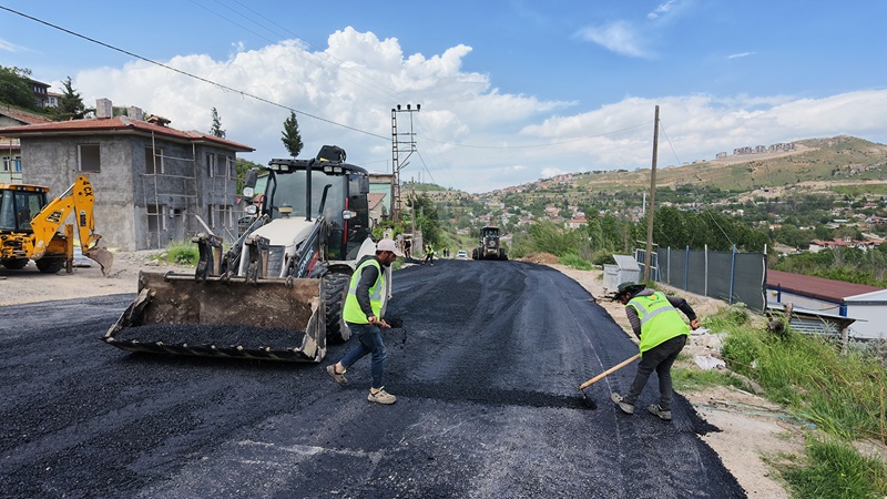 Büyükşehir Belediyesi Mullakasım ve Kozluk Mahallelerinin Yollarını Yeniledi