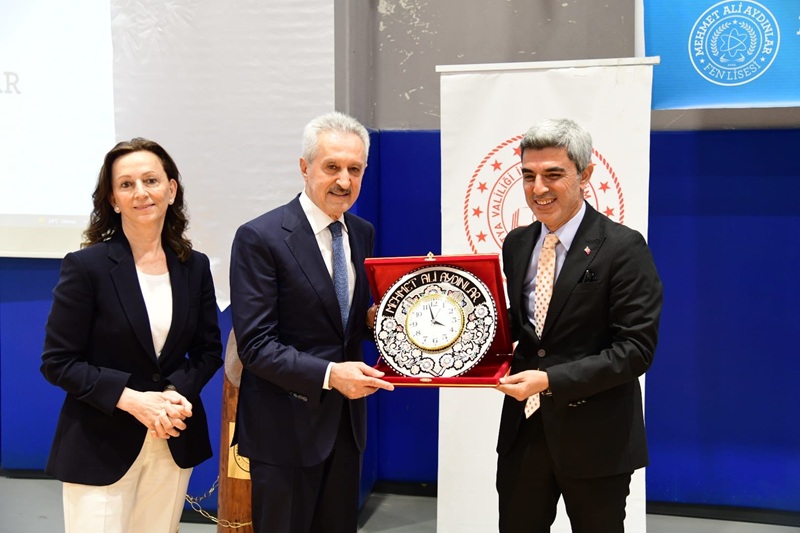 Mehmet Ali Aydınlar Fen Lisesinde Mezuniyet Heyecanı