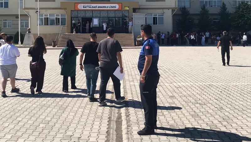 YKS Gününde Battalgazi Zabıtası Sahadaydı