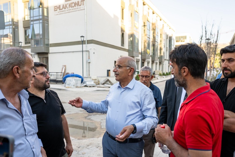 Başkan Er Çarşı Merkezinde İncelemelerde Bulundu