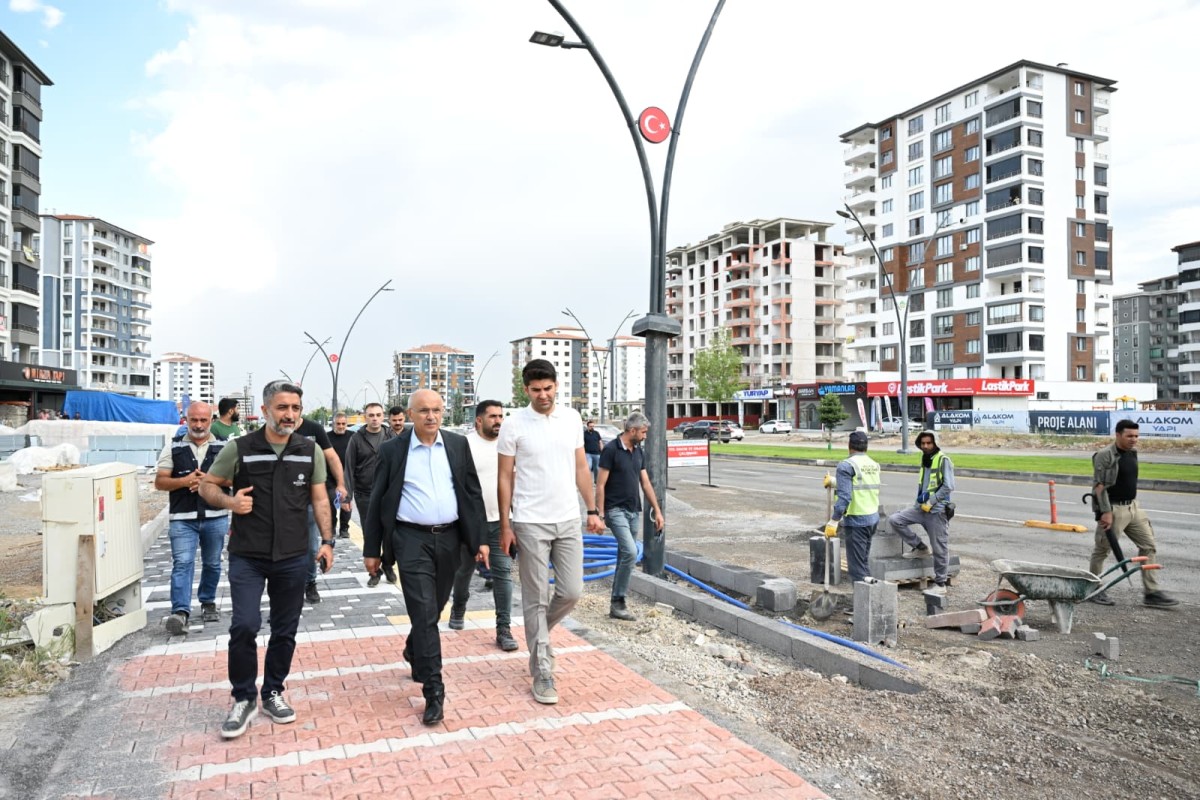 Başkan Er, Yüzakı Bulvarı'ndaki Çalışmaları İnceledi