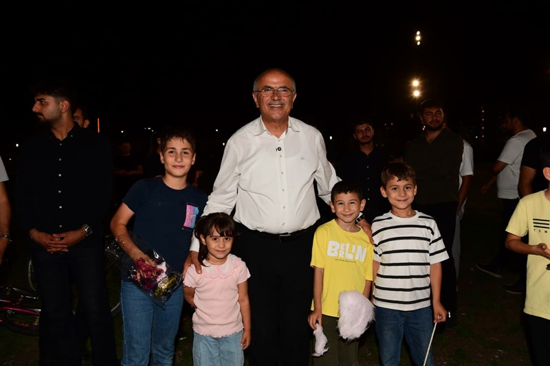 Başkan Er, 100. Yıl Kent Parkında Aileler, Gençler ve Çocuklarla Bir Araya Geldi