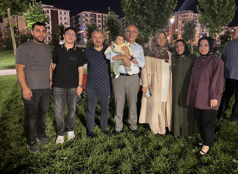 Başkan Er Yüzüncü Yıl Kent Parkı'nda Vatandaşlarla Bir Araya Geldi