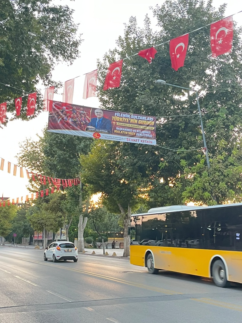 Keskin'den Filenin Sultanlarına Pankartlı Kutlama ve Davet