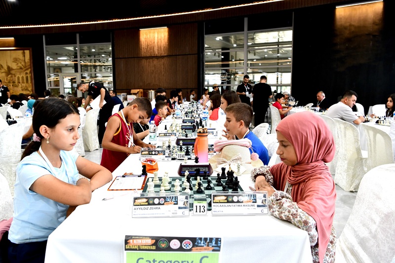 Uluslararası Altın Kayısı Satranç Turnuvası Devam Ediyor