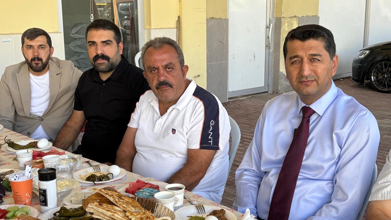 MTSO Başkan Adayı Mahmut Boyraz, Yakınca Galericiler Sitesi’nde esnafla buluştu
