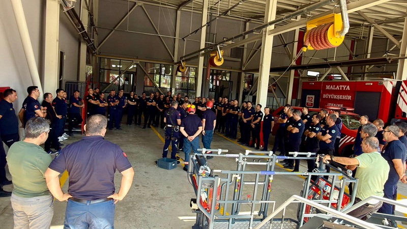 Büyükşehir İtfaiyesi Personeline Kapsamlı Eğitim